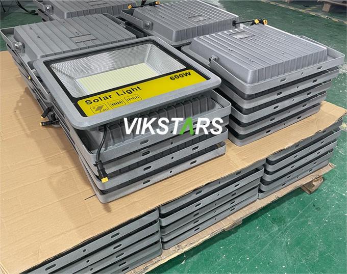 600w 800w Lampu Banjir Surya Stadium Pencahayaan Luar Ruang Lampu Pencahayaan Surya Daya Tinggi 13